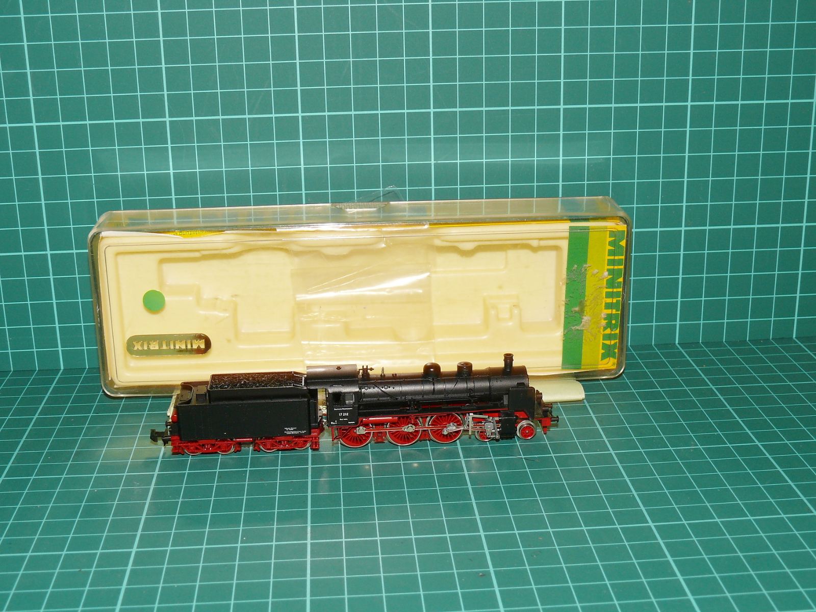 Minitrix N 51 2077 00 Rychlíková parní lokomotiva řady 17 (pruská S 10.1) DRG, ep. II – N