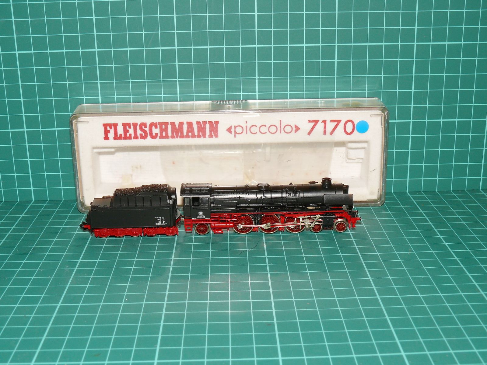 Fleischmann N 7170 Rychlíková parní lokomotiva řady 01 DB, ep. III – N