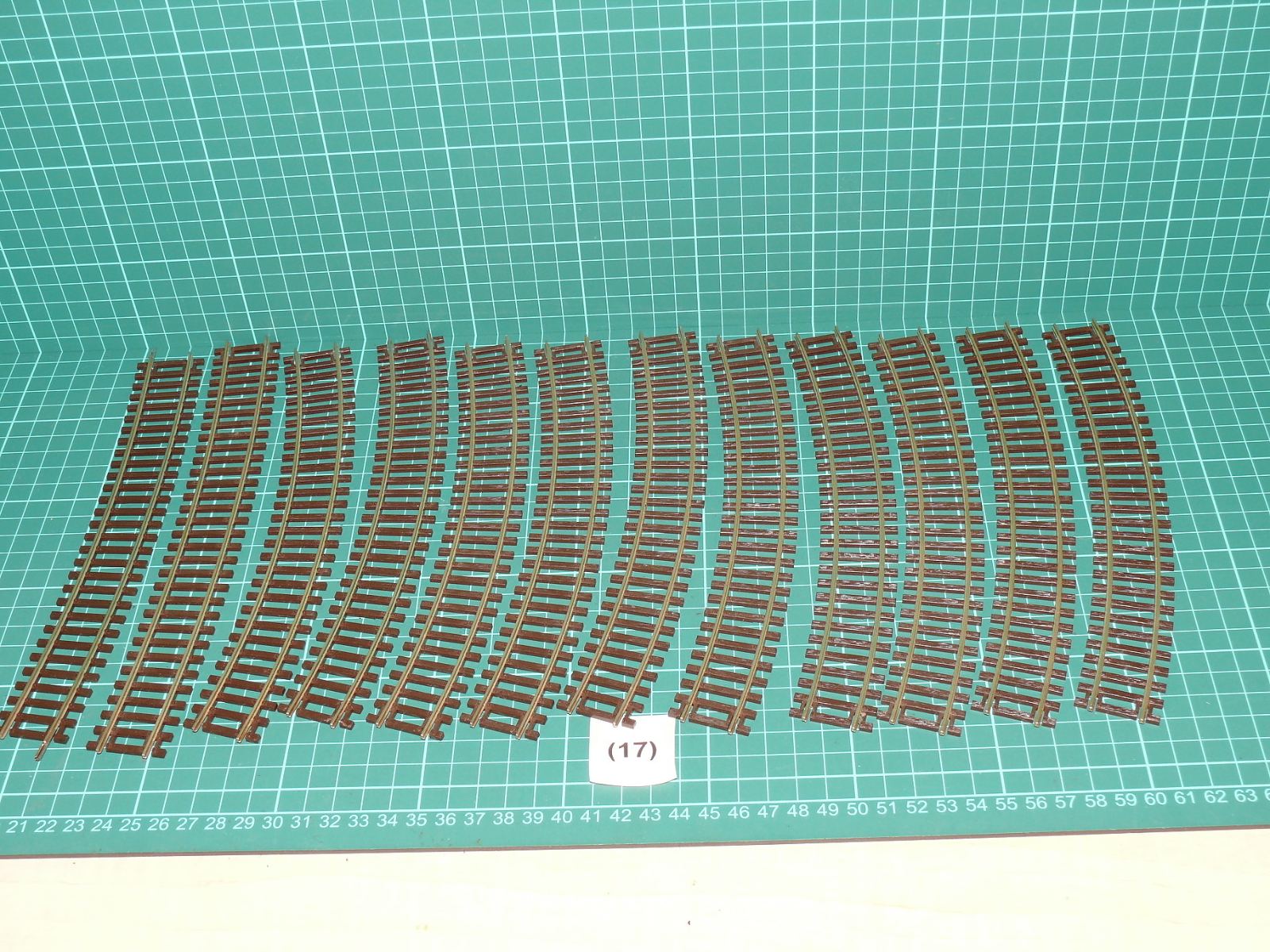 Sada obloukových kolejí velikosti H0 cca 200 mm (12 ks) – H0