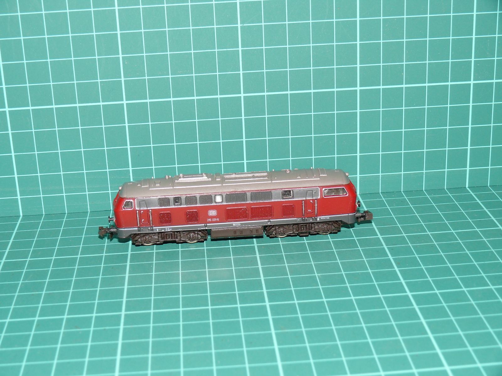 Roco N 02159B Motorová lokomotiva řady 215 DB, ep. IV – N