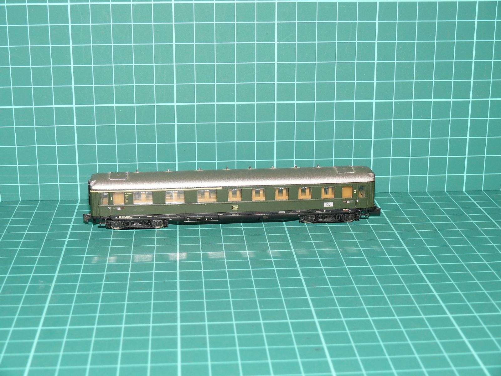 Roco N 24222 Čtyřnápravový kombinovaný rychlíkový vůz 1./2. třídy ABm 225 DB, ep. IV – N
