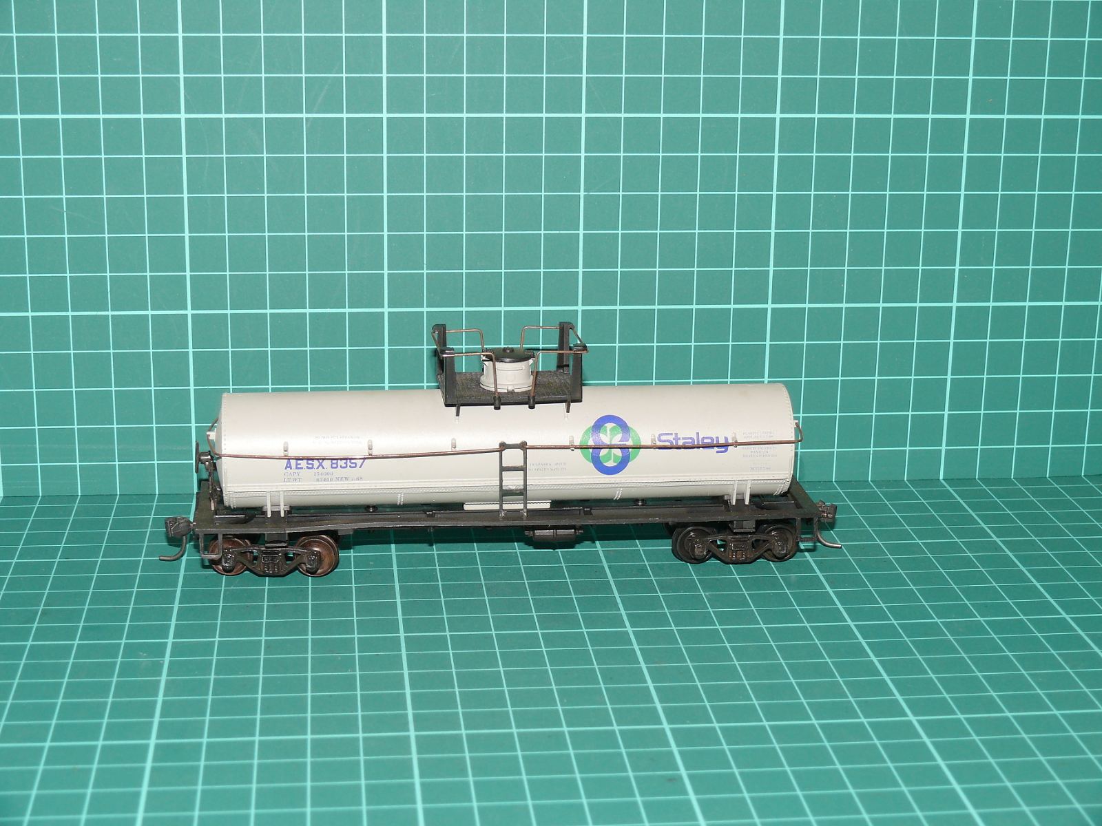 Athearn H0 Čtyřnápravový cisternový vůz 40' Tank Car AESX Staley – H0