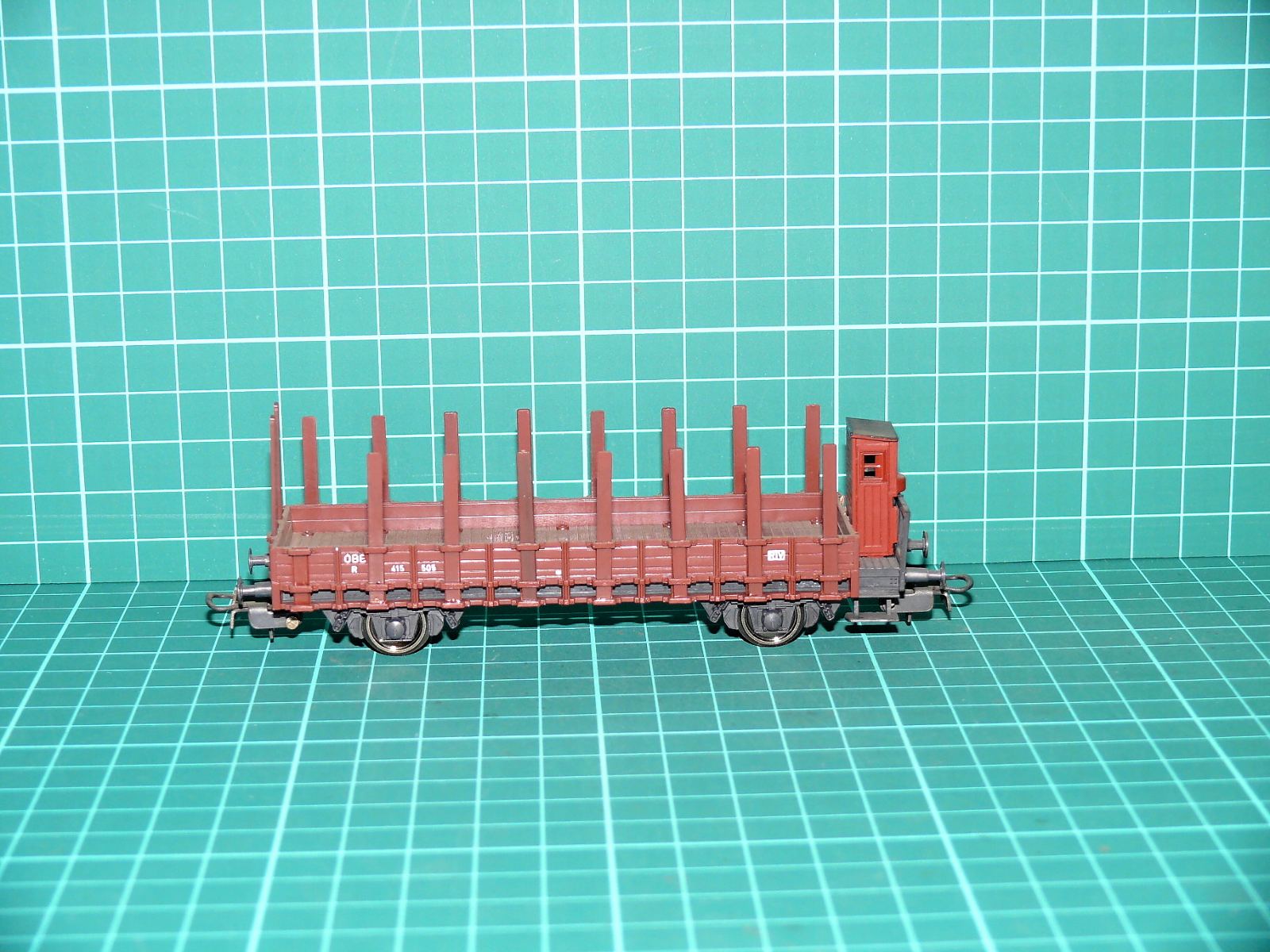Kleinbahn H0 - Dvounápravový klanicový vůz s brzdařskou budkou (ÖBB / JBB) hnědý (1:87) – H0