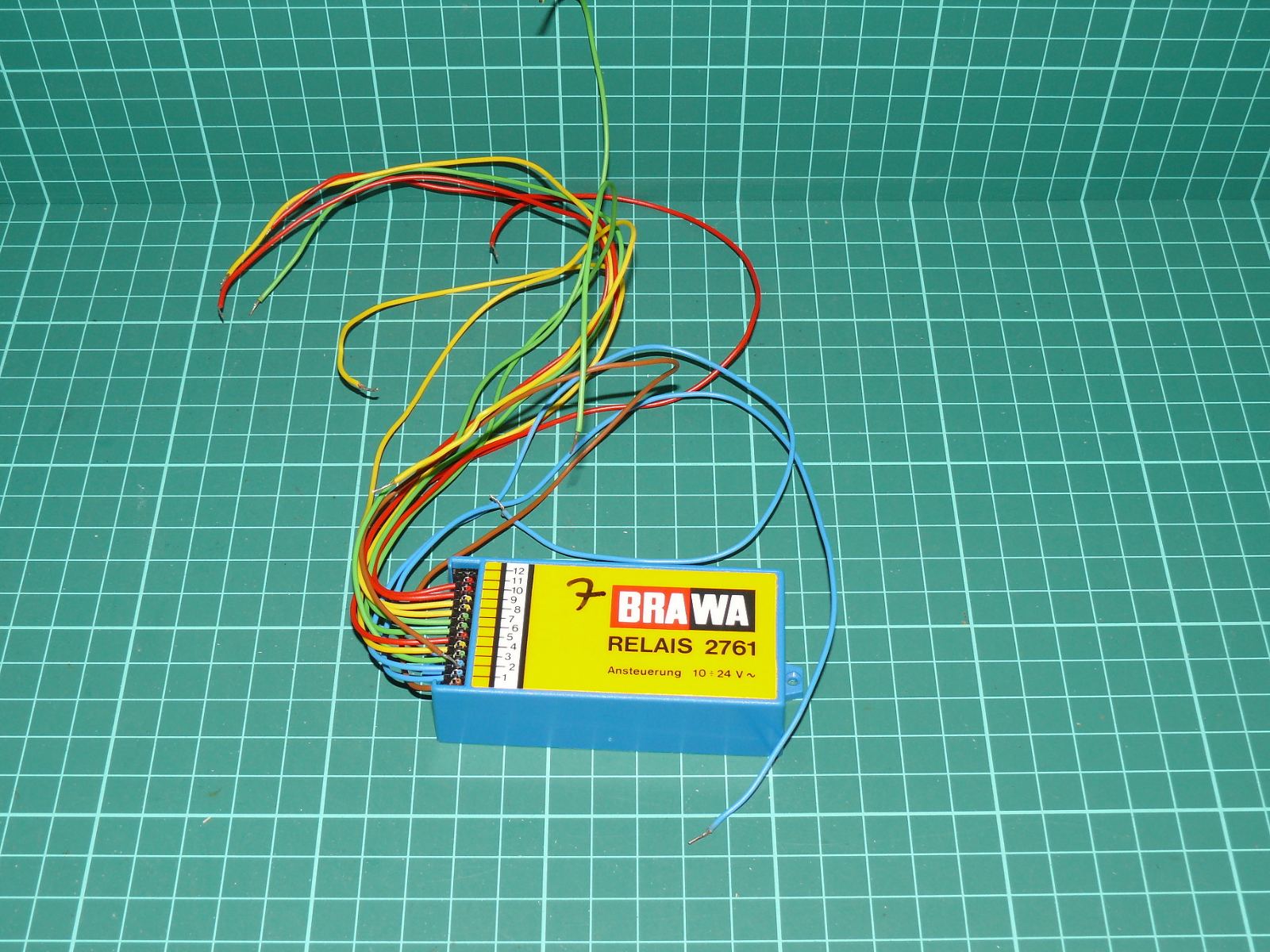 Brawa H0 2761 – Spínací relé s kabeláží (Relais 10–24 V~) – Napájení
