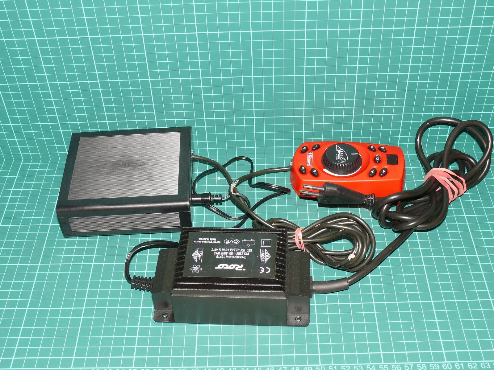 Roco – Digitální set řízení Lokmaus 2 (ovladač + zesilovač 10761 + trafo 10718) – Napájení