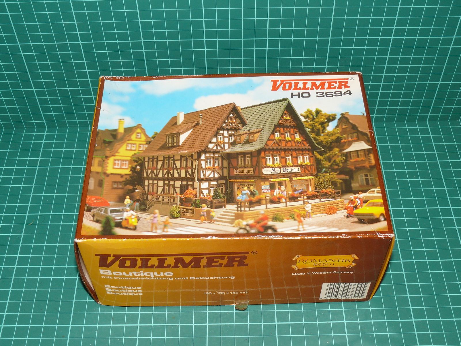 Vollmer H0 3694 – Stavebnice hrázděného městského domu Boutique (Romantik Modell) – H0