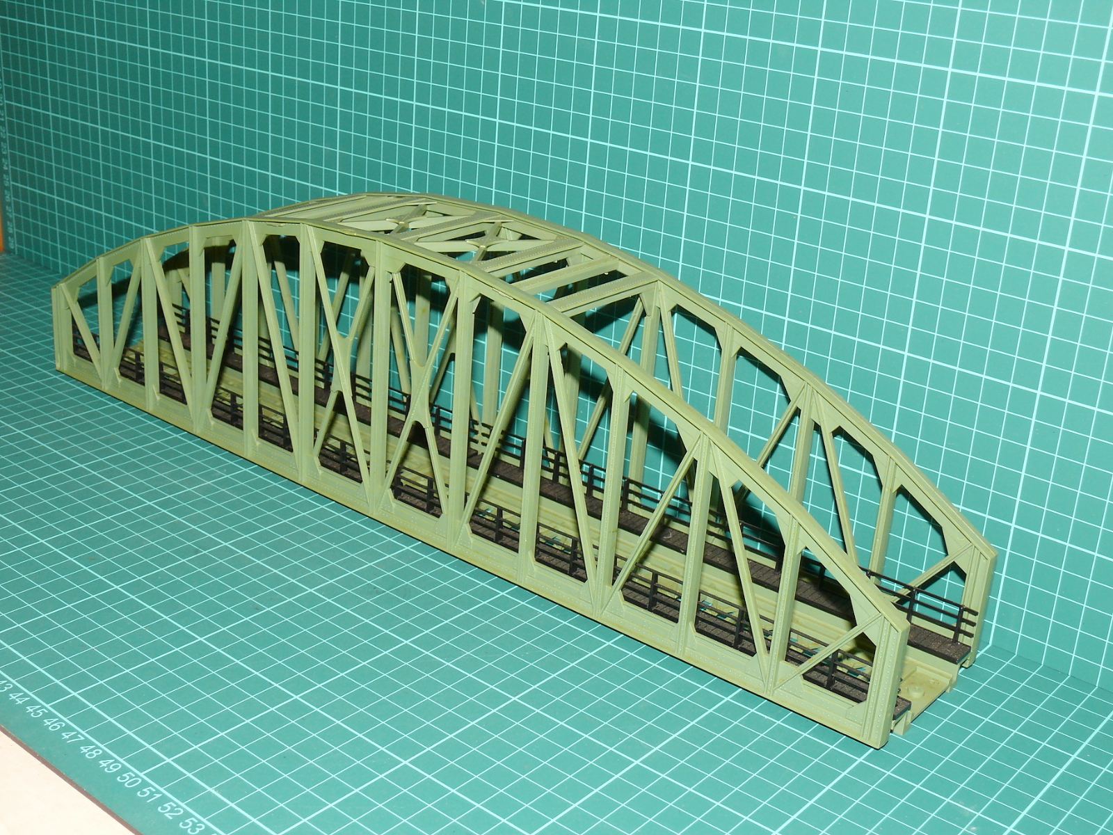 Kibri H0 9710 (39710) – Jednokolejný ocelový obloukový příhradový most (sestavený model) – H0