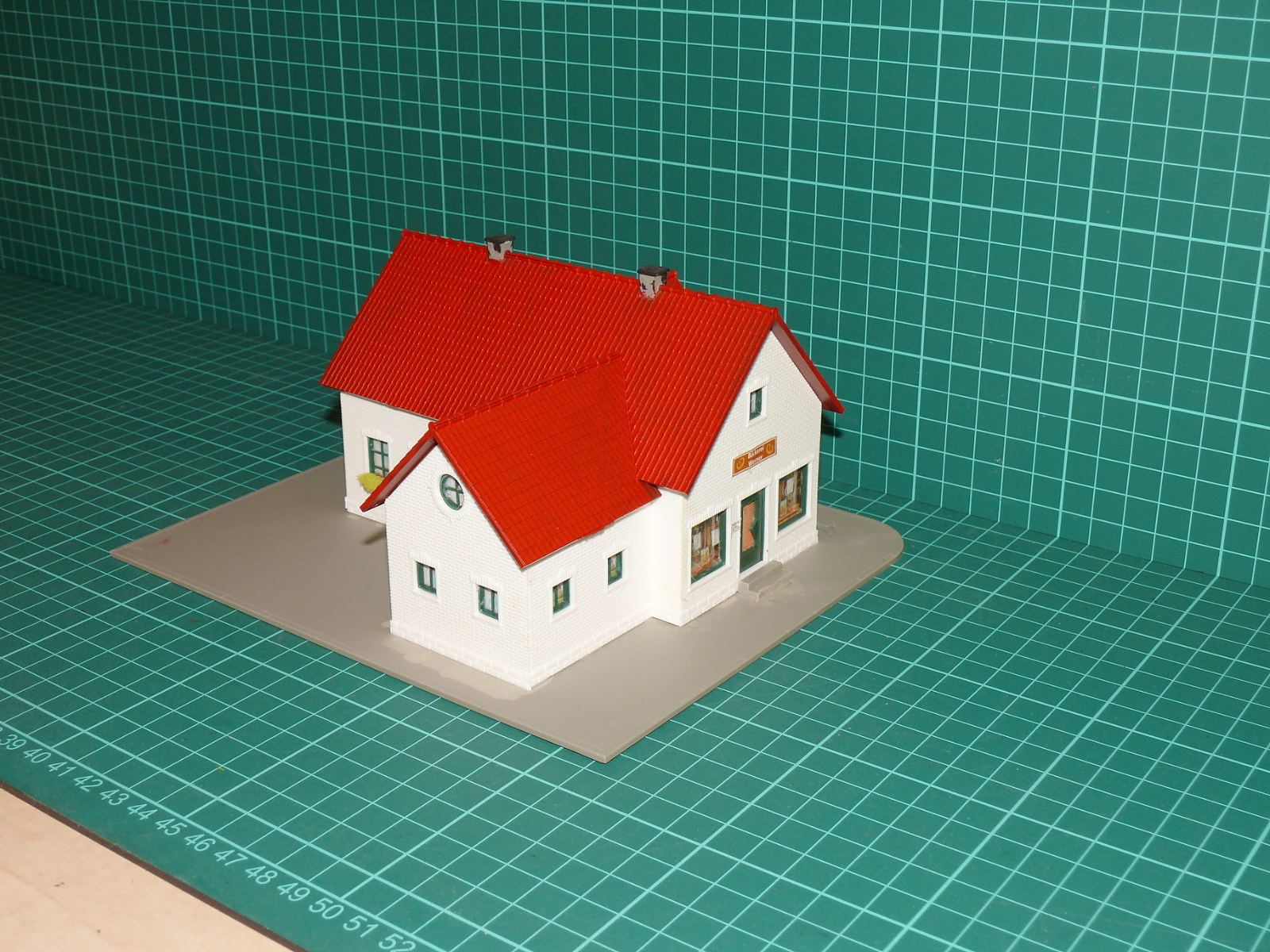 H0 – Venkovské / maloměstské pekařství „Bäckerei Werner“ s obytným křídlem (sestavený model) – H0