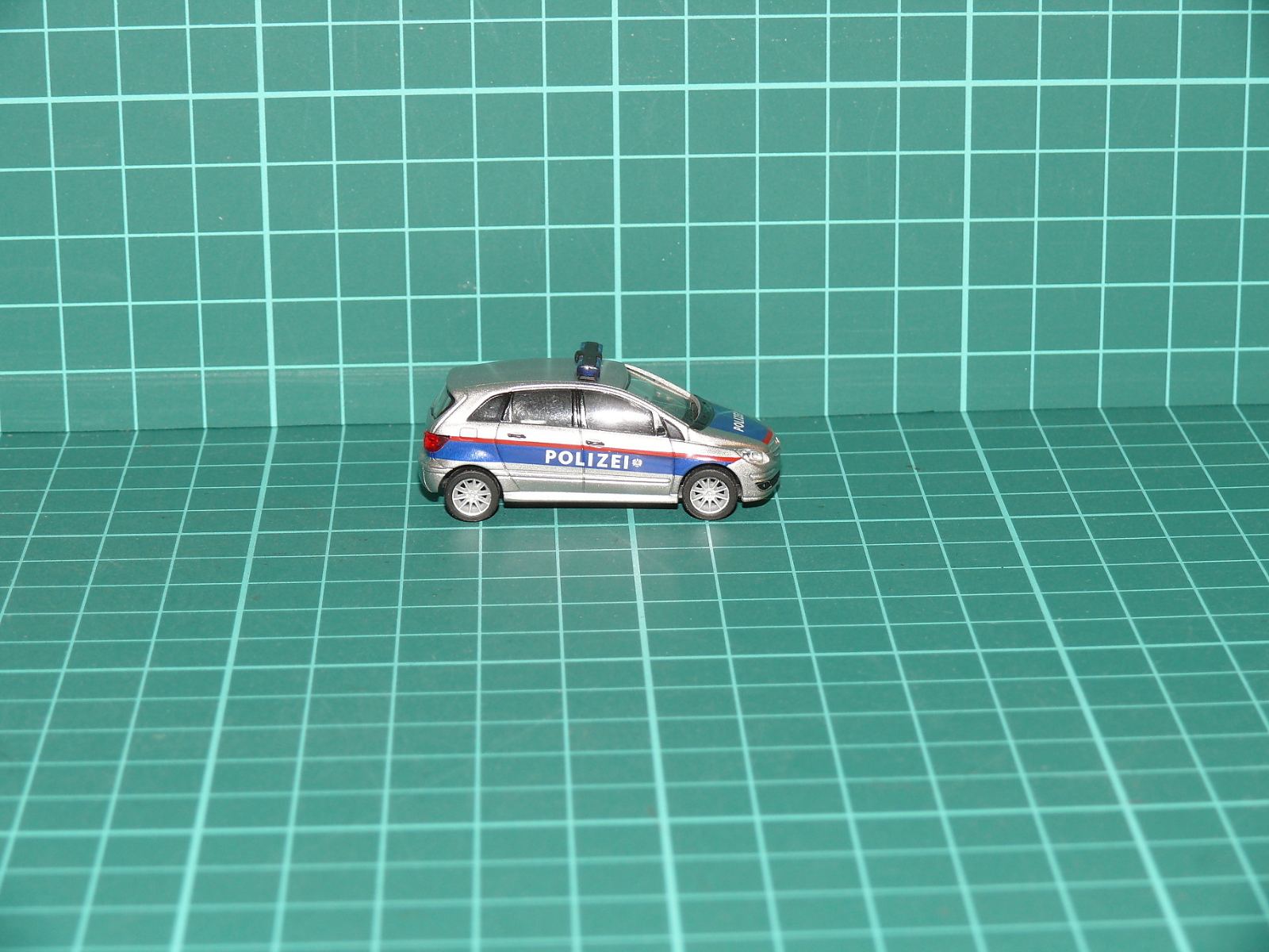 Herpa H0 - Osobní automobil Mercedes-Benz třídy B (W245) "Polizei", stříbrná metalíza – H0