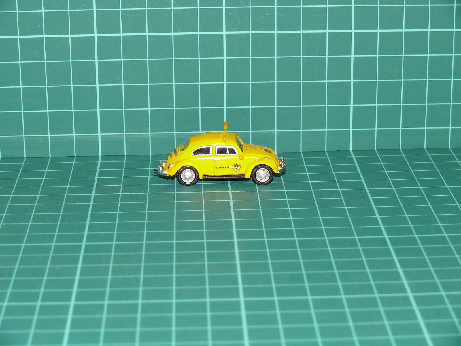 Schuco H0 - Osobní automobil Volkswagen Brouk (Käfer) "ADAC", žlutý – H0