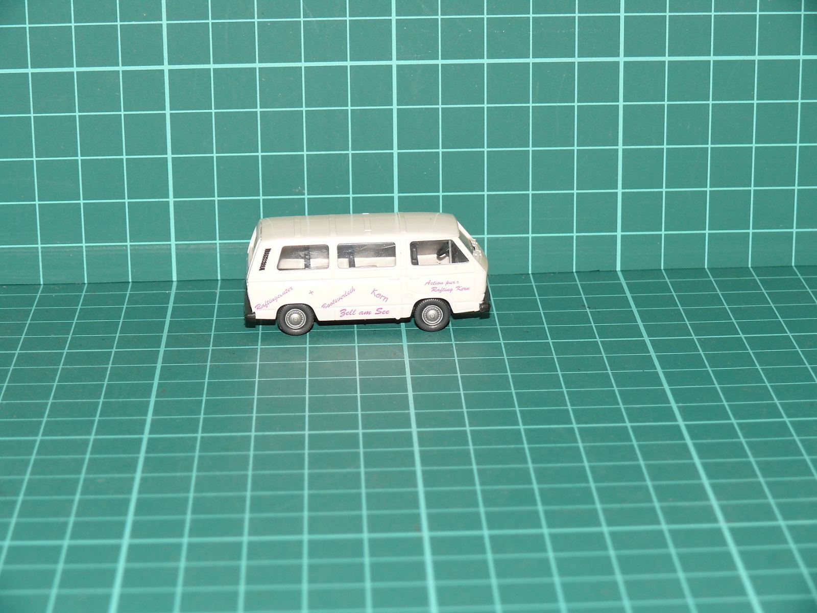 Herpa H0 - Minibus Volkswagen T3 Caravelle "Zell am See / Rafting", bílý – H0