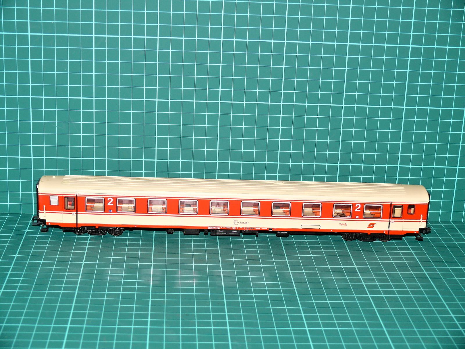 Roco H0 - Čtyřnápravový rychlíkový osobní vůz 2. třídy Bmpz „Schlieren“ (ÖBB) Jaffa lak (1:87) – H0