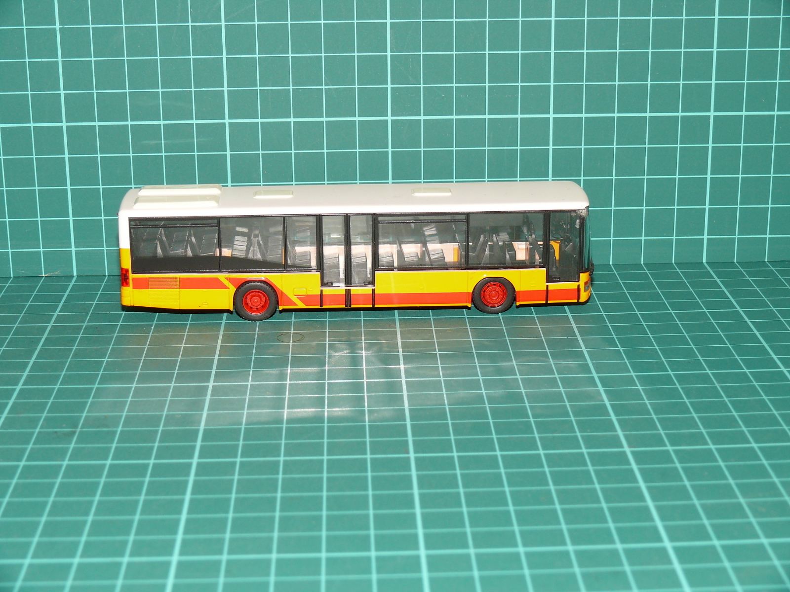 Rietze H0 - Linkový autobus Setra S 315 NF "Postbus", žluto-červený – H0