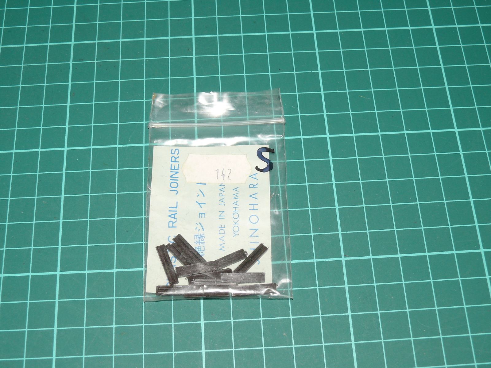 Shinohara H0 - Plastové izolační kolejnicové spojky (Plastic Rail Joiners), kód 142 – H0