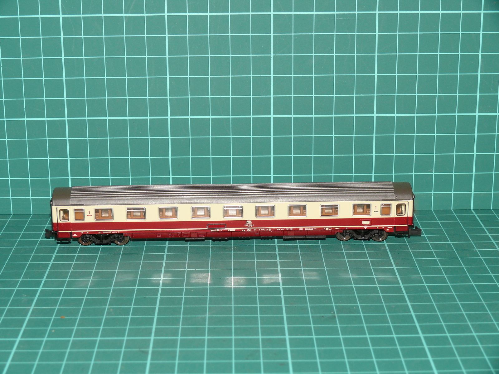 Minitrix N - Čtyřnápravový kotlový vůz Esso DB, epocha IV (13210 / 15210) – N