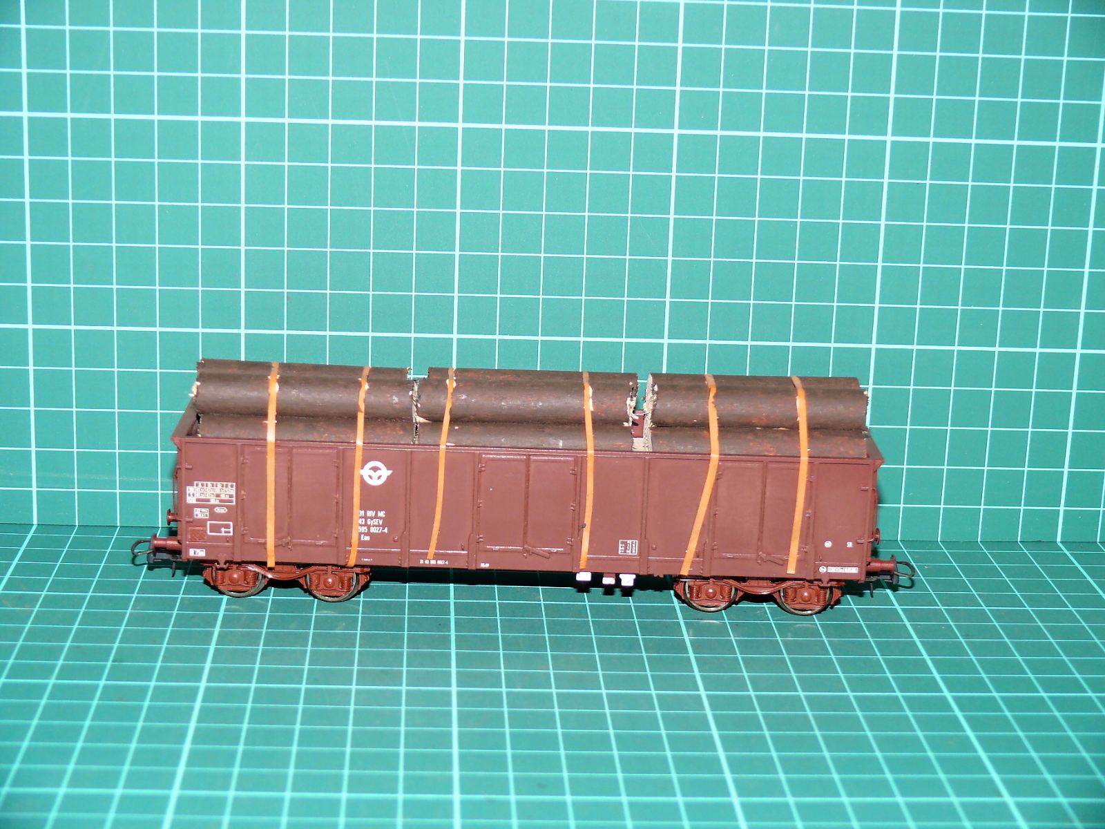 Roco 76808 B H0 - Čtyřnápravový vysokostěnný otevřený vůz Eanos (GySEV) hnědý s nákladem kmenů (1:87) – H0