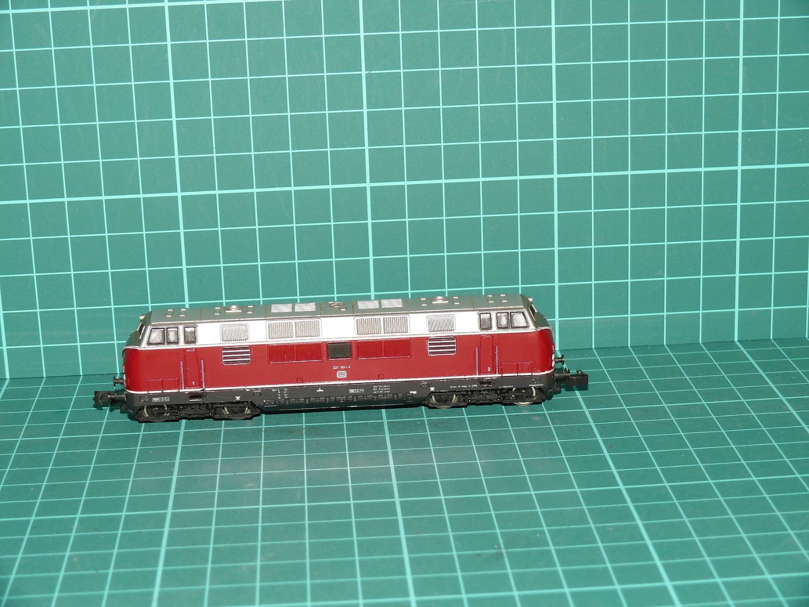 Minitrix N - Motorová lokomotiva řady 221 (V 200.1) DB, epocha IV (51 2079 00) – N
