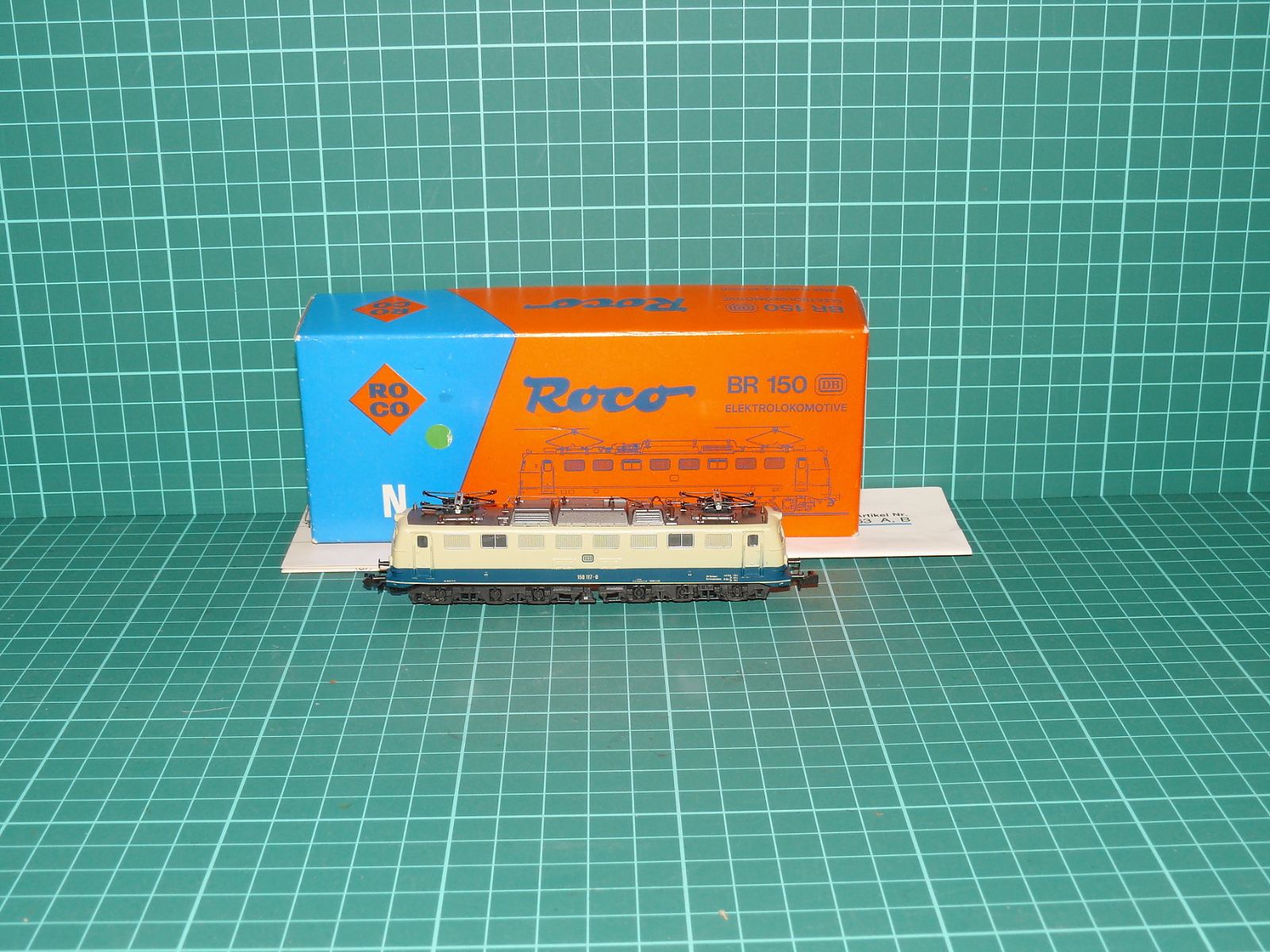 Roco N - Elektrická lokomotiva řady 150 (BR 150) DB, tyrkysovo-béžová, epocha IV (02163 B) – N