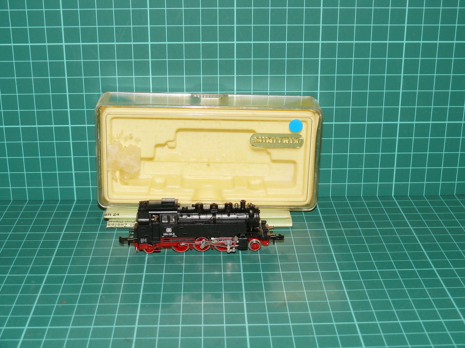 Minitrix N - Parní tendrová lokomotiva řady 064 (BR 64 "Bubikopf") DB, epocha IV (51 2030 00 / 12030) – N