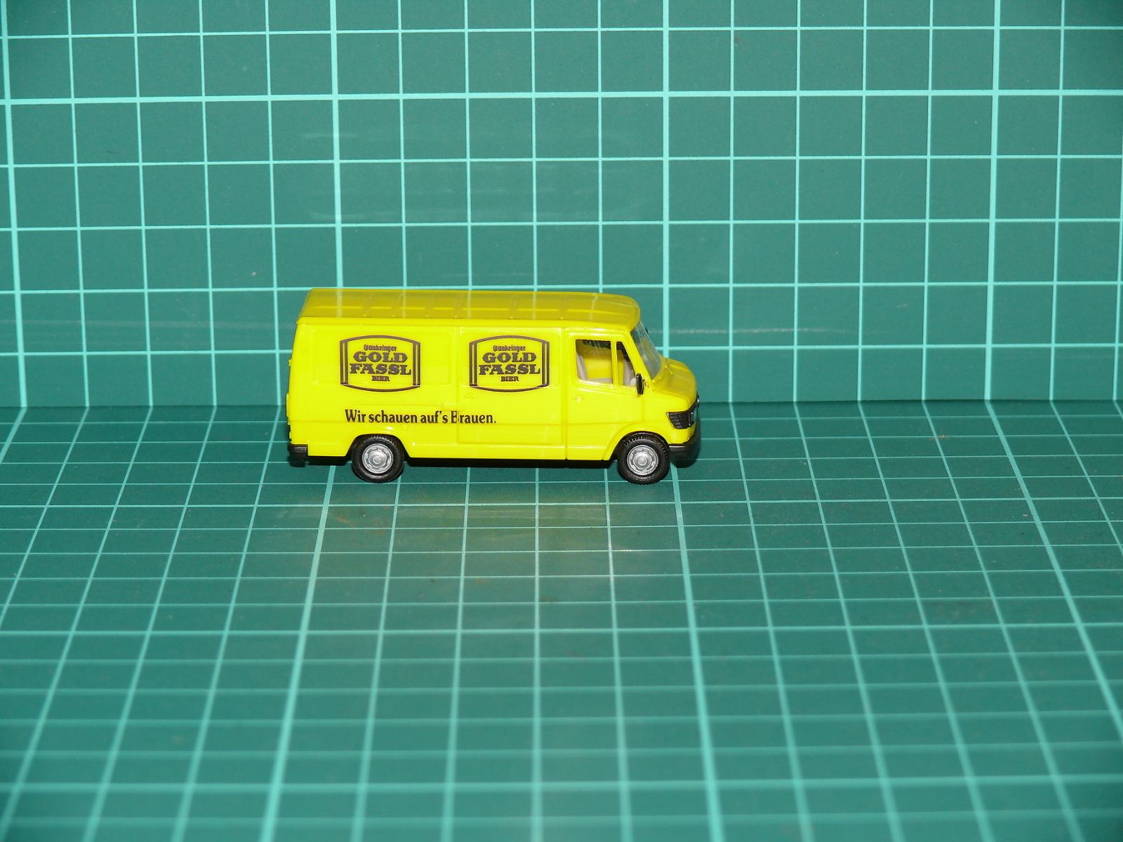 Herpa H0 – Mercedes-Benz 207 D Kasten „Ottakringer GOLD FASSL BIER“, žlutá (1:87) – H0