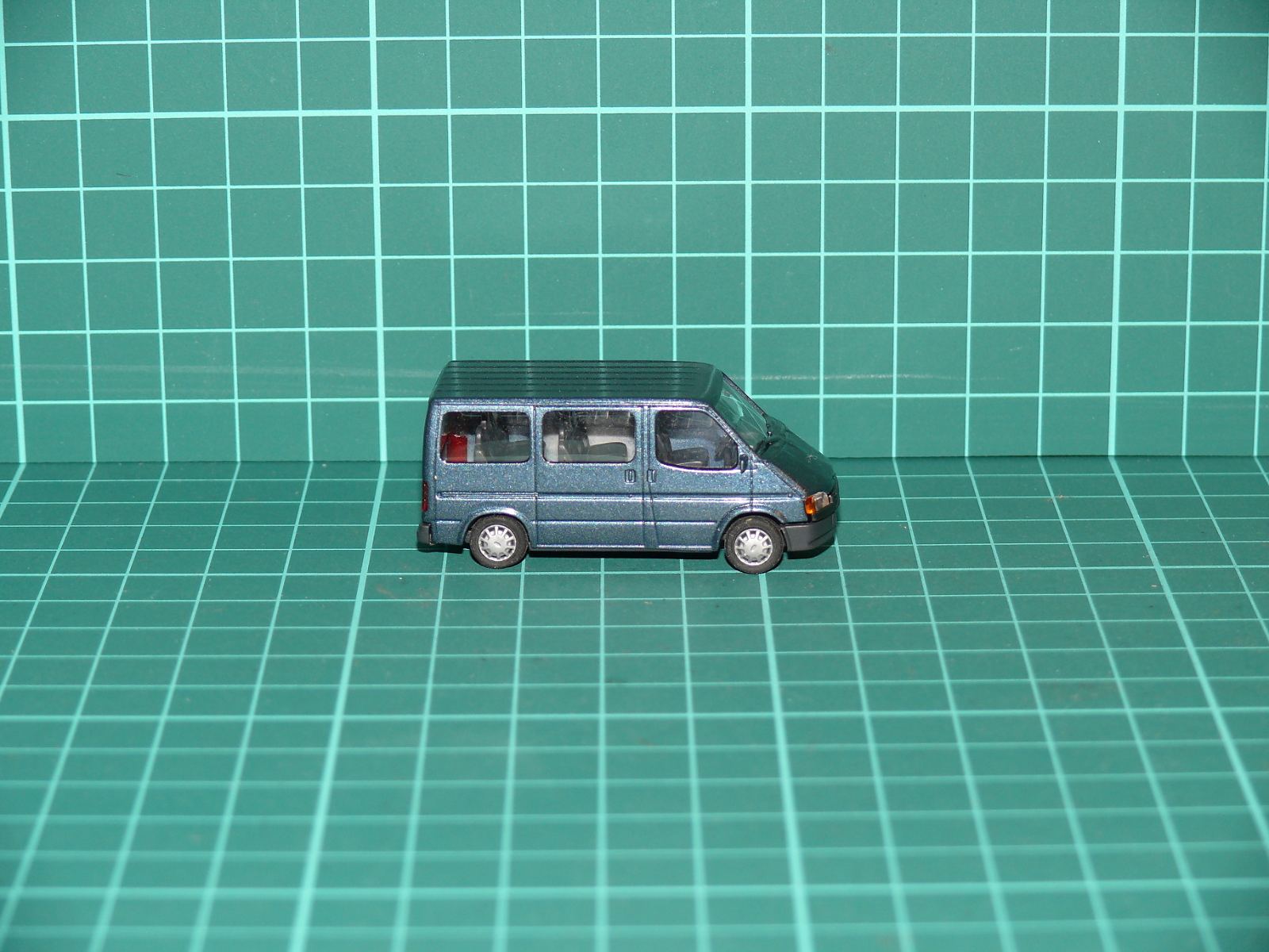 Rietze H0 – Ford Transit Bus / mikrobus, modro-šedá metalíza (1:87) – H0