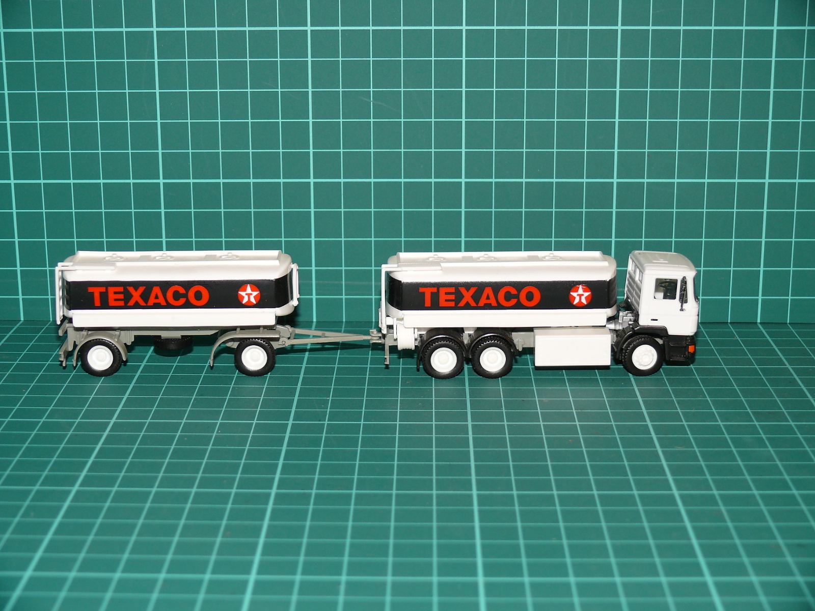Herpa H0 – Cisternová souprava MAN s vlekem „TEXACO“ (1:87) – H0
