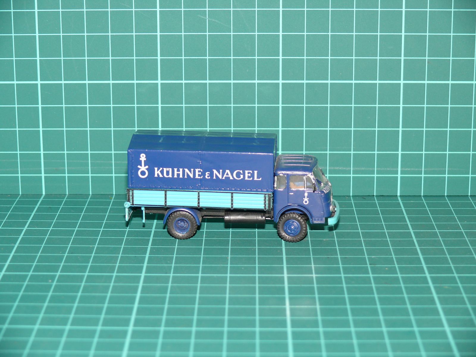 Brekina / Herpa H0 – Nákladní automobil Robur LO 2500 s plachtou „KÜHNE & NAGEL“ (1:87) – H0