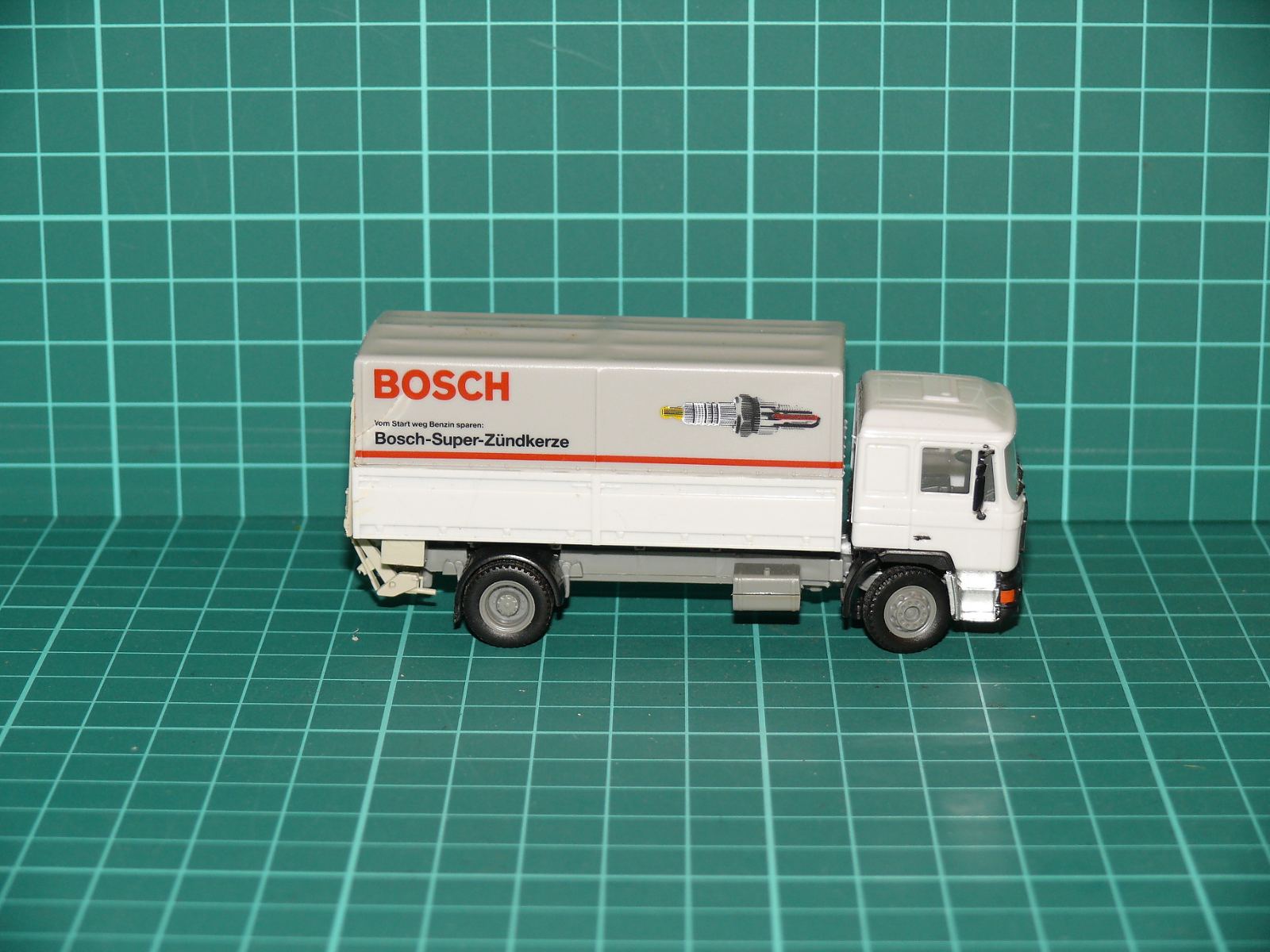 Herpa H0 – Valníkový nákladní automobil MAN F90 s plachtou a čelem „BOSCH“ (1:87) – H0