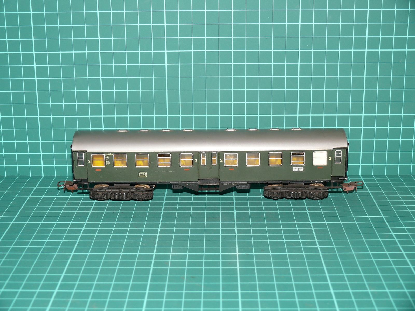 Röwa / Roco H0 – Čtyřnápravový příměstský vůz 2. třídy s nástupními dveřmi uprostřed (Mitteleinstiegwagen) Byl 421, DB – H0