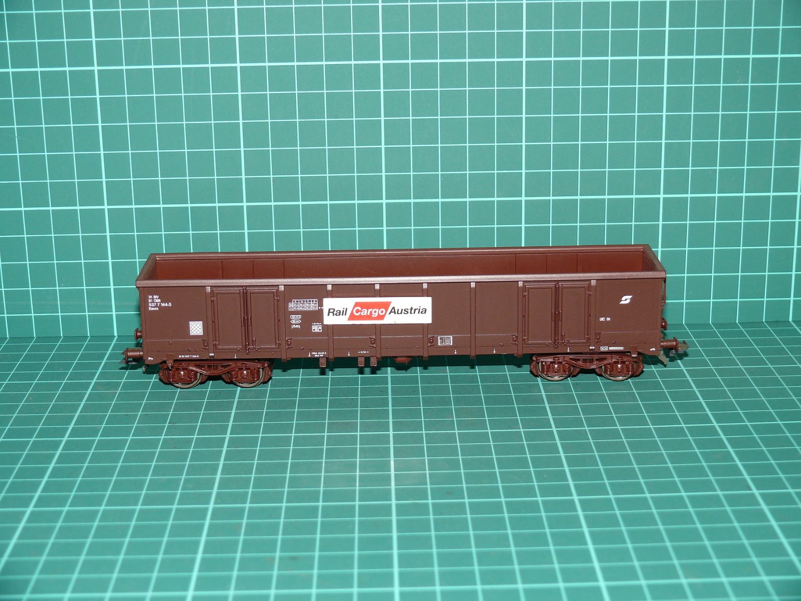 Roco H0 – Čtyřnápravový vysokostěnný nákladní vůz Eanos „Rail Cargo Austria“, ÖBB – H0