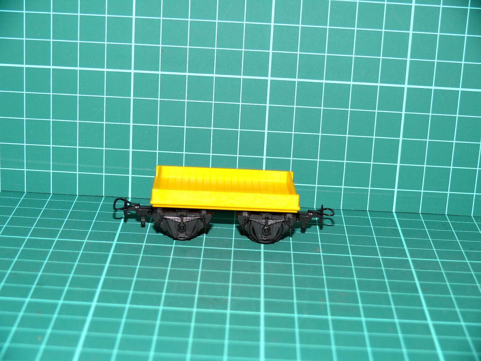 Kleinbahn - Dvounápravový nízkostěnný otevřený vůz žlutý – H0