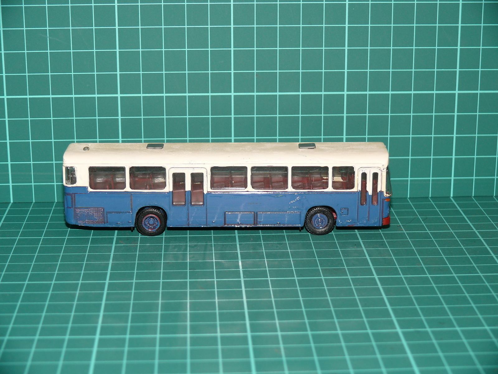 Wiking / Herpa H0 – Městský/linkový autobus MAN 750 HO Metrobus v modro-bílém laku – H0