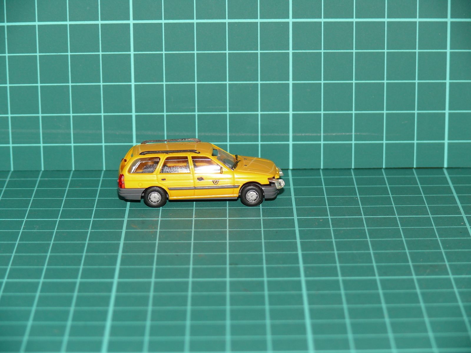Herpa H0 – Osobní automobil Opel Vectra A Caravan / kombi „Deutsche Bundespost“ – H0