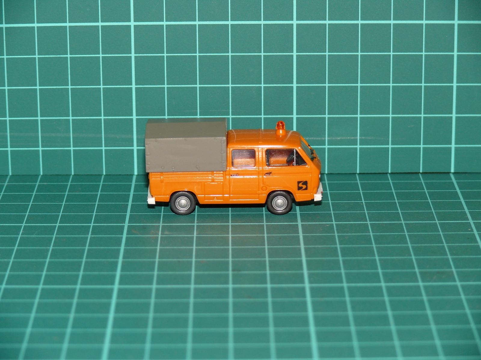 Roco H0 – Volkswagen Transporter T3 Doka (dvojkabina s plachtou) – silniční údržba / komunální služba – H0