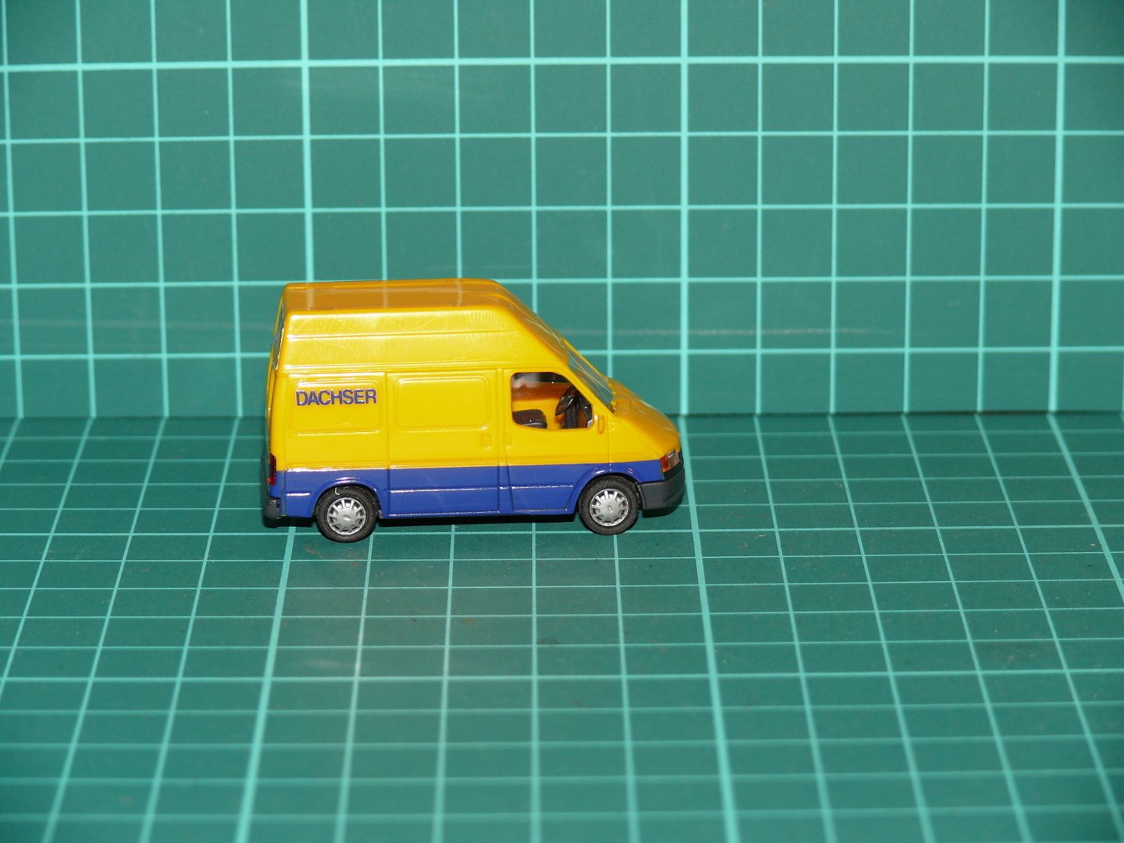 Rietze H0 – Dodávkový automobil Ford Transit se zvýšenou střechou „DACHSER“ – H0