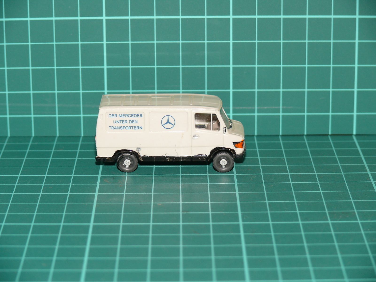 Wiking H0 – Dodávkový automobil Mercedes-Benz 207 D Kasten „Der Mercedes unter den Transportern“ – H0
