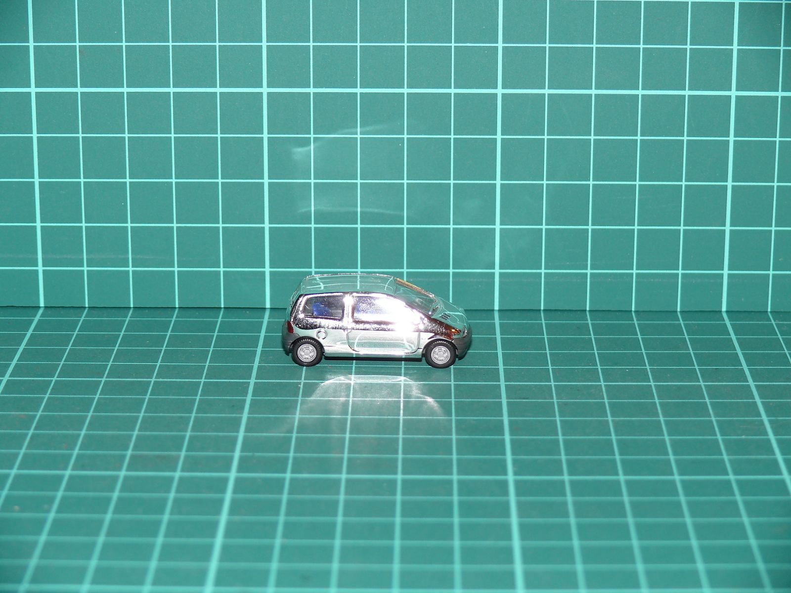 Herpa H0 – Osobní automobil Renault Twingo v limitovaném chromovaném provedení (Chrom-Edition) – H0