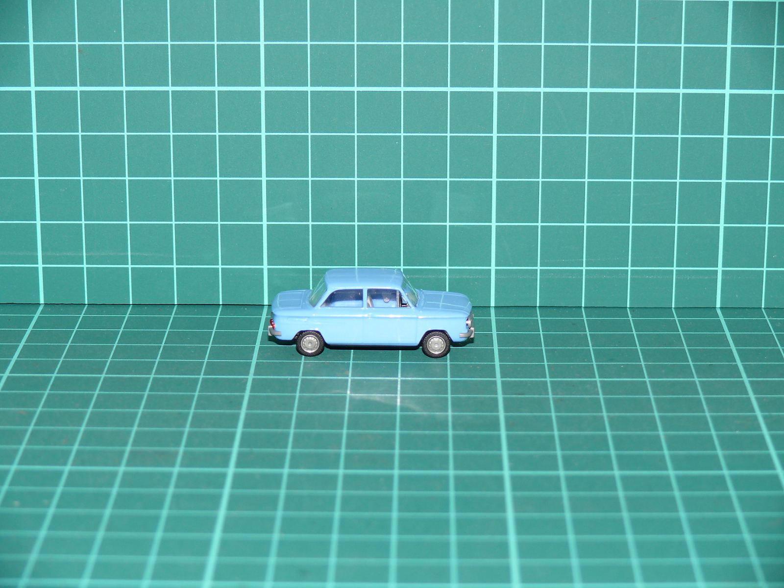 Herpa H0 – Osobní automobil NSU Prinz TT / 1000 ve světle modré barvě – H0