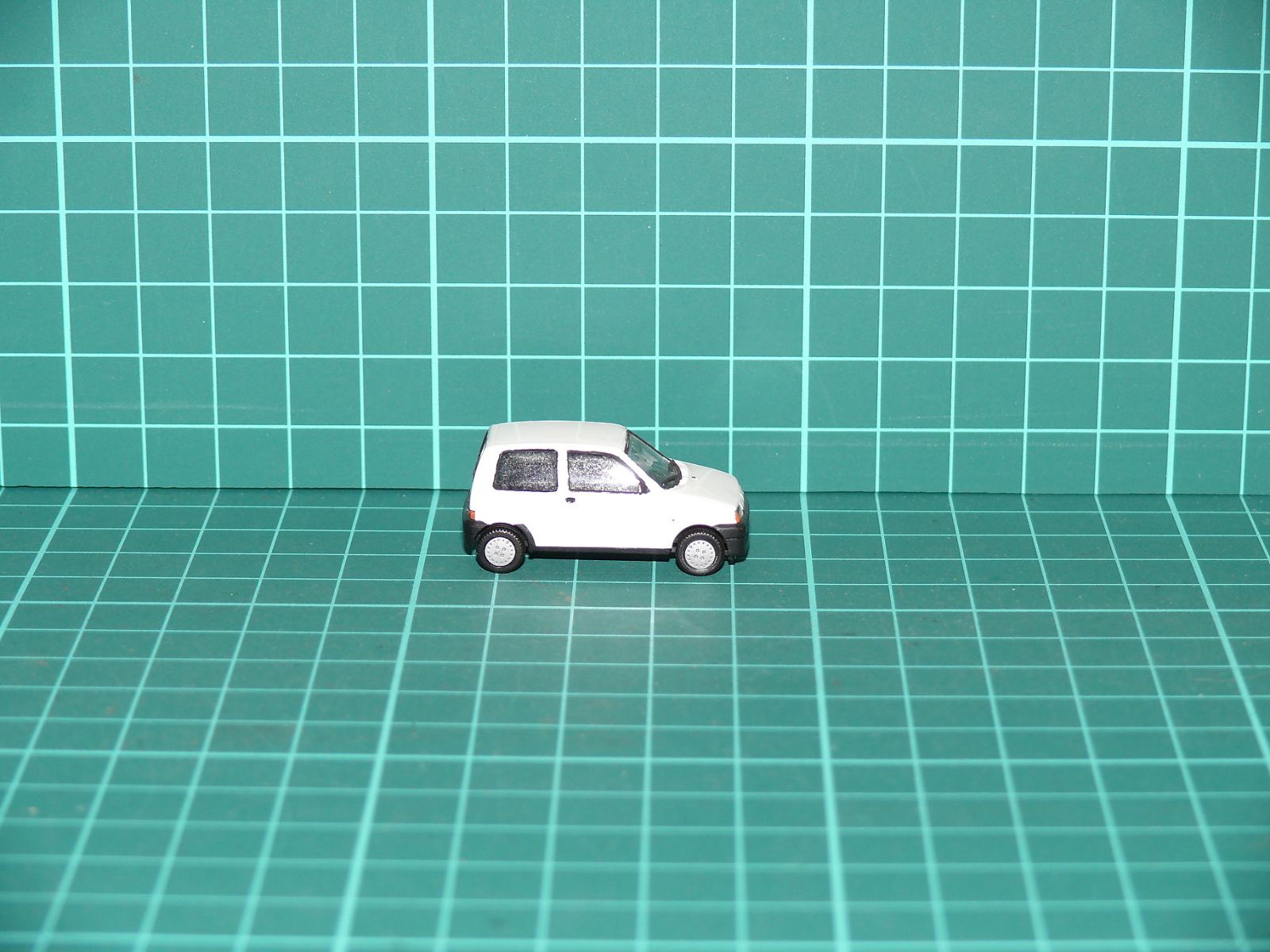 Herpa H0 – Osobní automobil Fiat Cinquecento v bílé barvě – H0