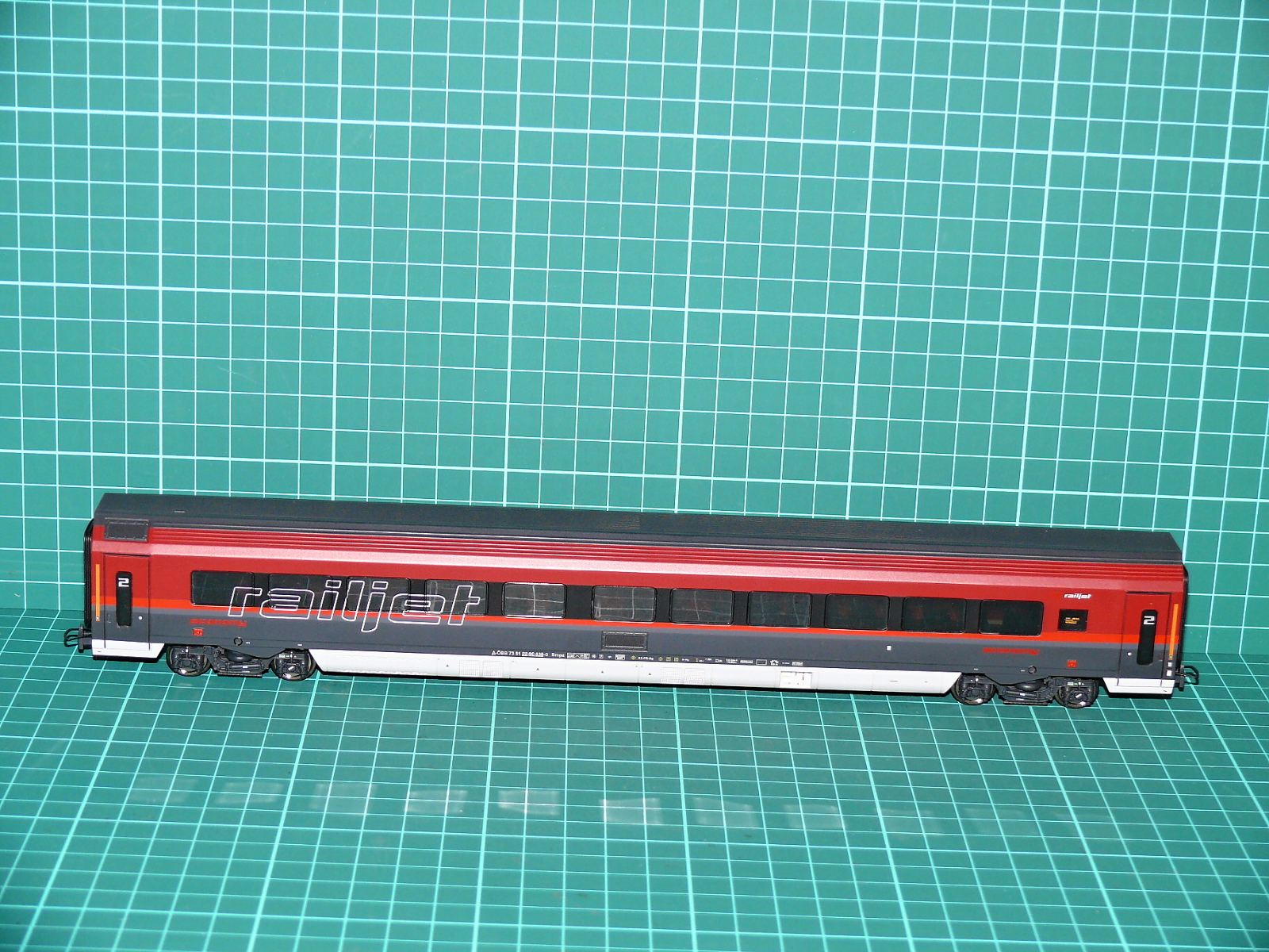 Hobbytrain / Fleischmann - ÖBB Bmpz Railjet Osobní vůz 2. třídy Economy – H0