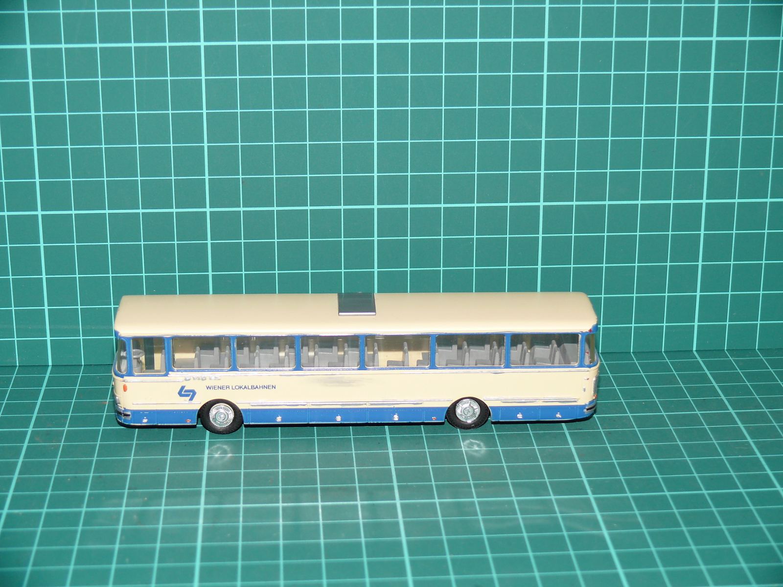 I.M.U. H0 – Linkový autobus Kässbohrer Setra S 140 ES „Wiener Lokalbahnen“ (WLB) – H0