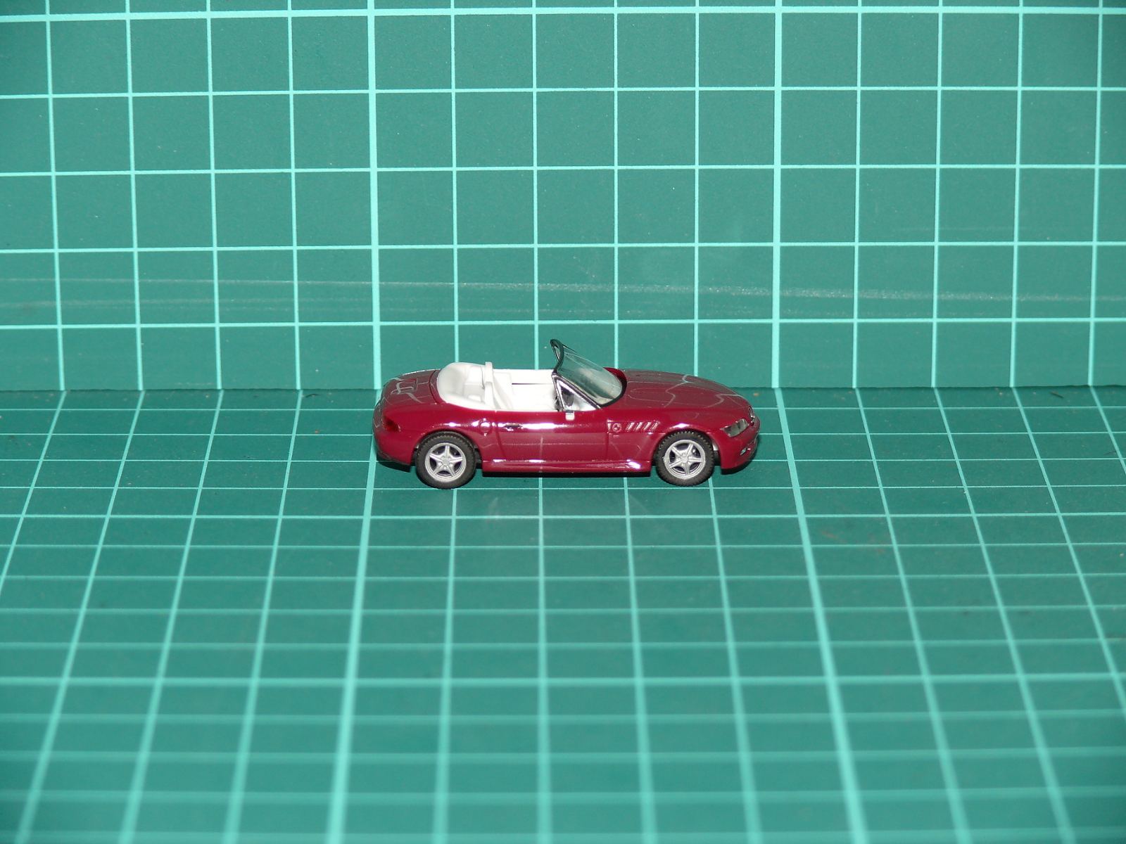 Herpa H0 – Osobní automobil BMW Z3 Roadster / Cabriolet (vínová metalíza) – H0