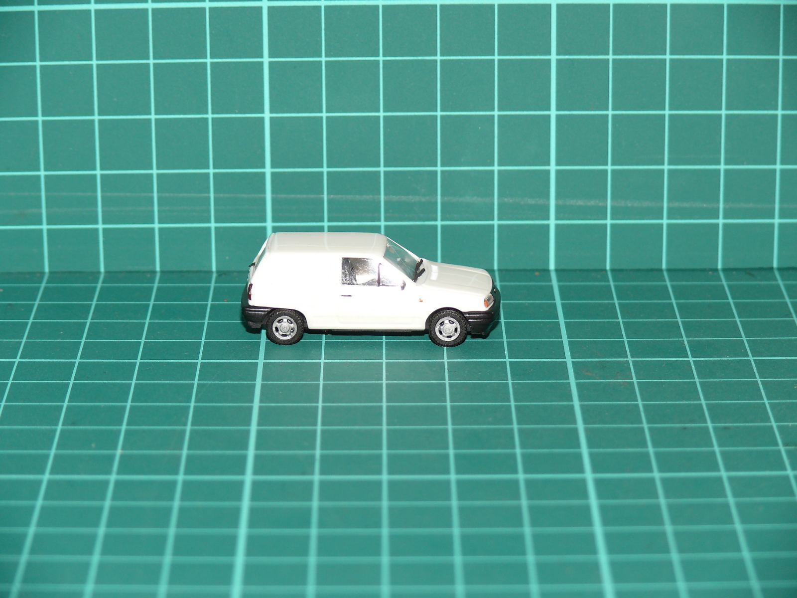 Herpa H0 – Užitkový automobil / dodávka Volkswagen Polo II (Typ 86C) Kasten / Van (bílá) – H0