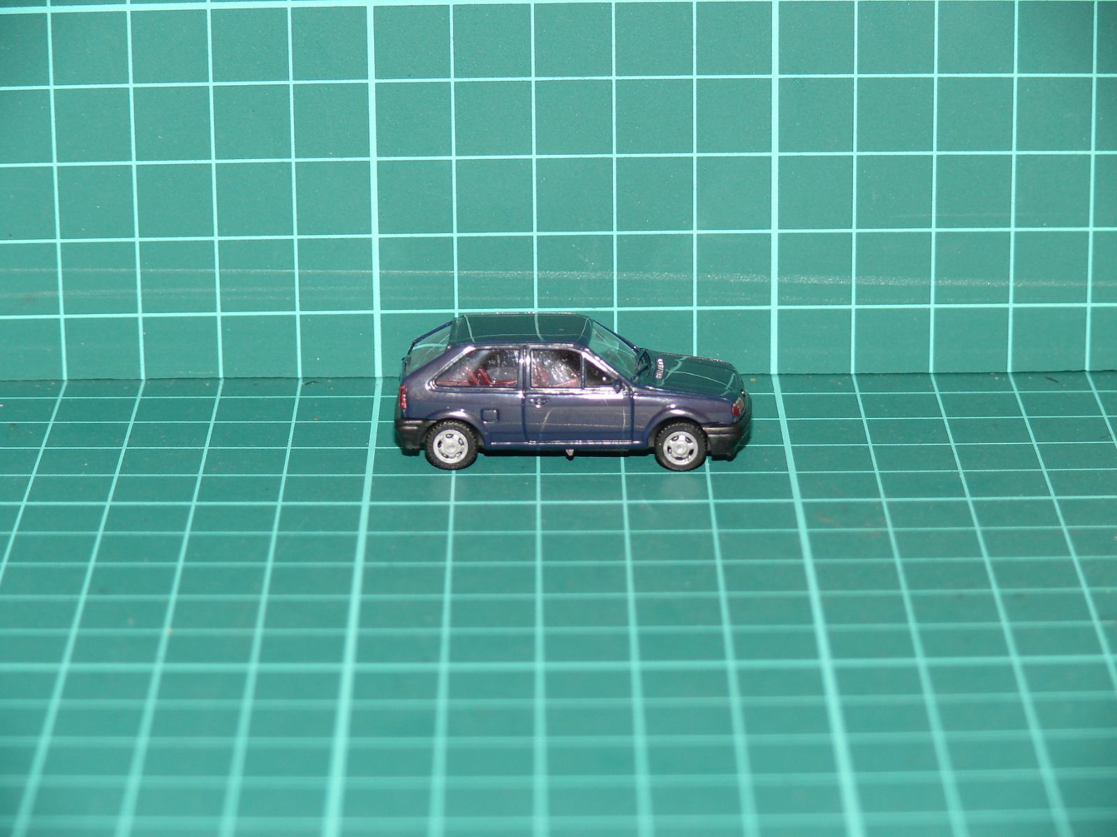 Herpa H0 – Osobní automobil Volkswagen Polo II (Typ 86C) Coupé / Hatchback (tmavě modrá metalíza) – H0