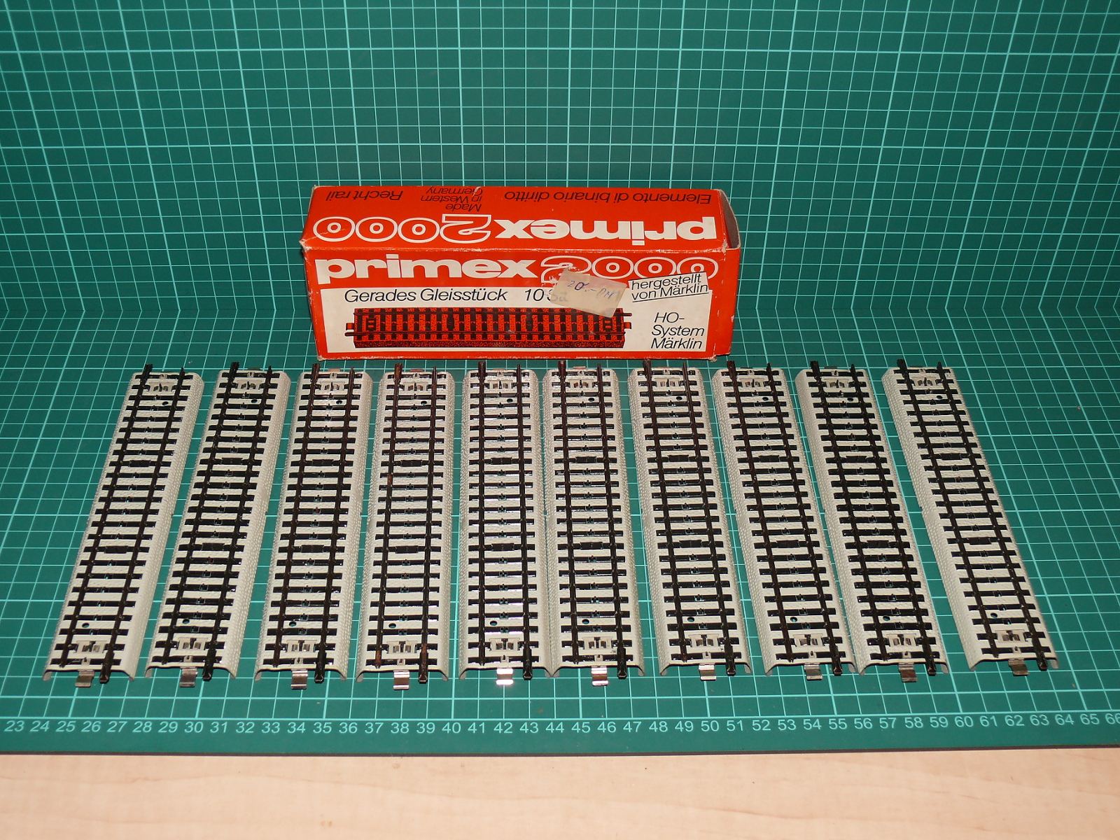 Primex / Märklin H0 5073 (2000) – Sada přímých kolejí s podložím 10 ks (3-kolejnicový systém Märklin, 180 mm) + krabička – H0