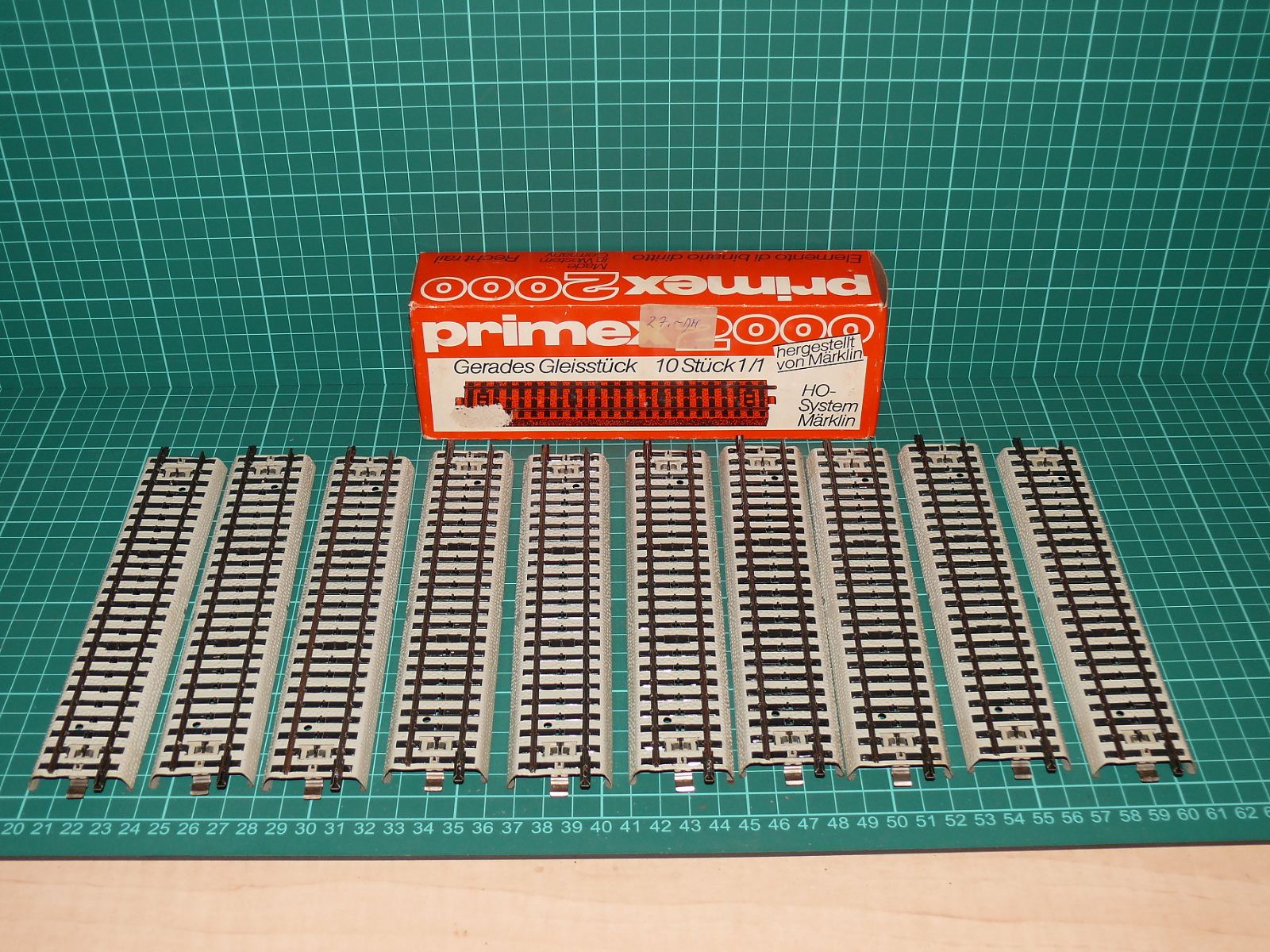 Primex / Märklin H0 5073 (2000) – Sada přímých kolejí s podložím 10 ks (3-kolejnicový systém Märklin, 180 mm) + krabička (Sada 2) – H0