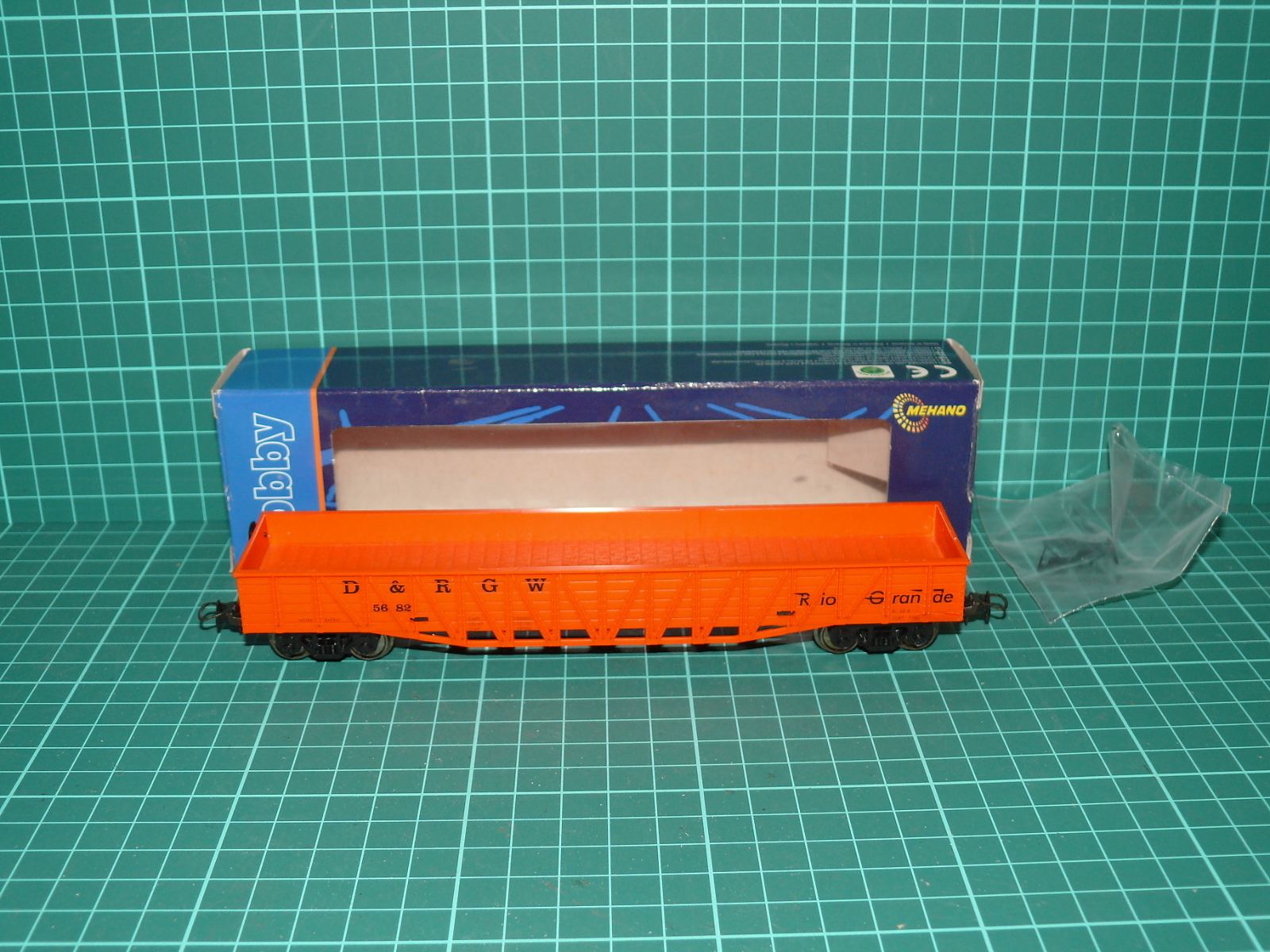 Mehano H0 T073 – 4-nápravový otevřený nákladní vůz Gondola 50' „Rio Grande“, D&RGW + OVP – H0