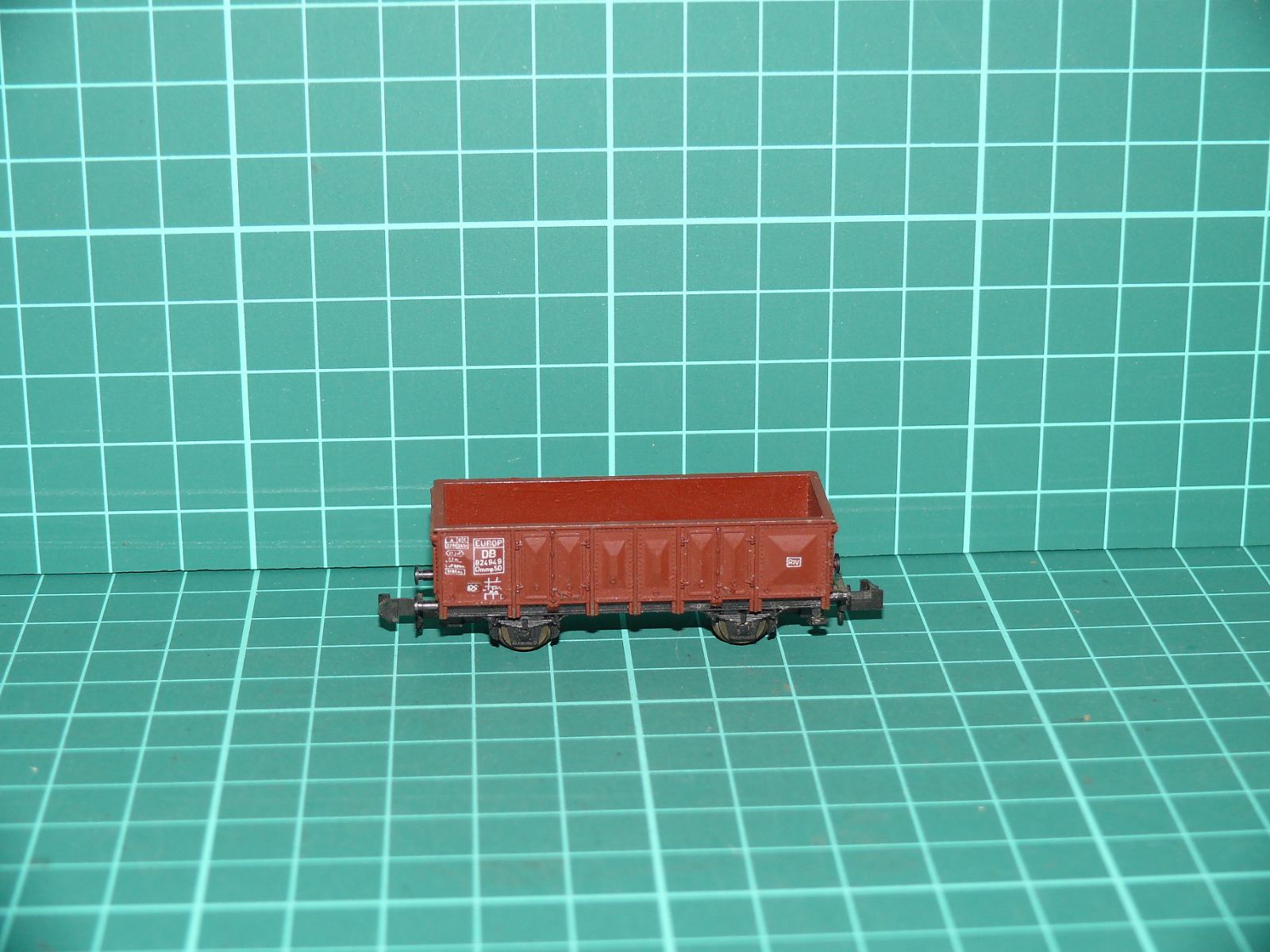 Roco N 02330A (2330) – 2-nápravový otevřený nákladní vůz (uhlák) Omm 52 / EUROP, DB (Ep. III) – N