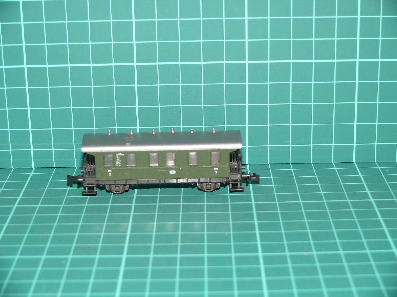 Roco N 02251A (2251) – 2-nápravový osobní vůz 2. třídy „Donnerbüchse“ Bi, DB (Ep. III) – N