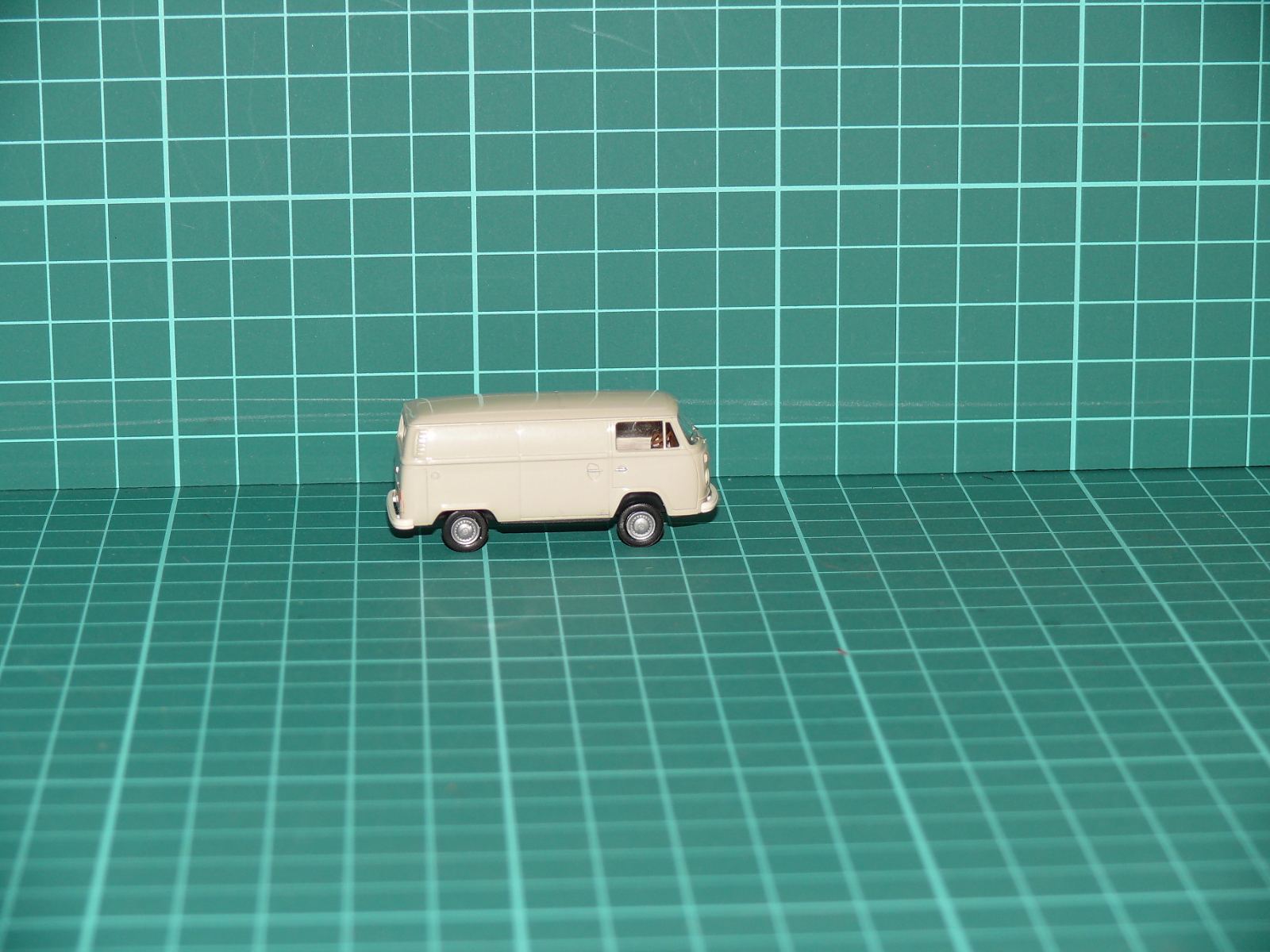Brekina - Volkswagen T2 Skříňová dodávka – H0